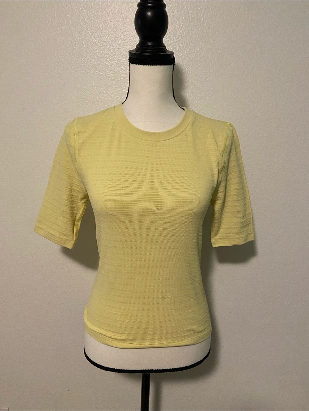 CALIA Slim Fit Short-Sleeve Crewneck Tee in Pale Yellow